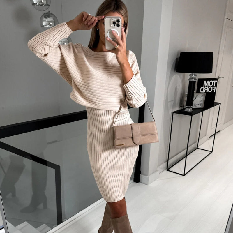 Ärmellosen Kleid und Passendem Pullover