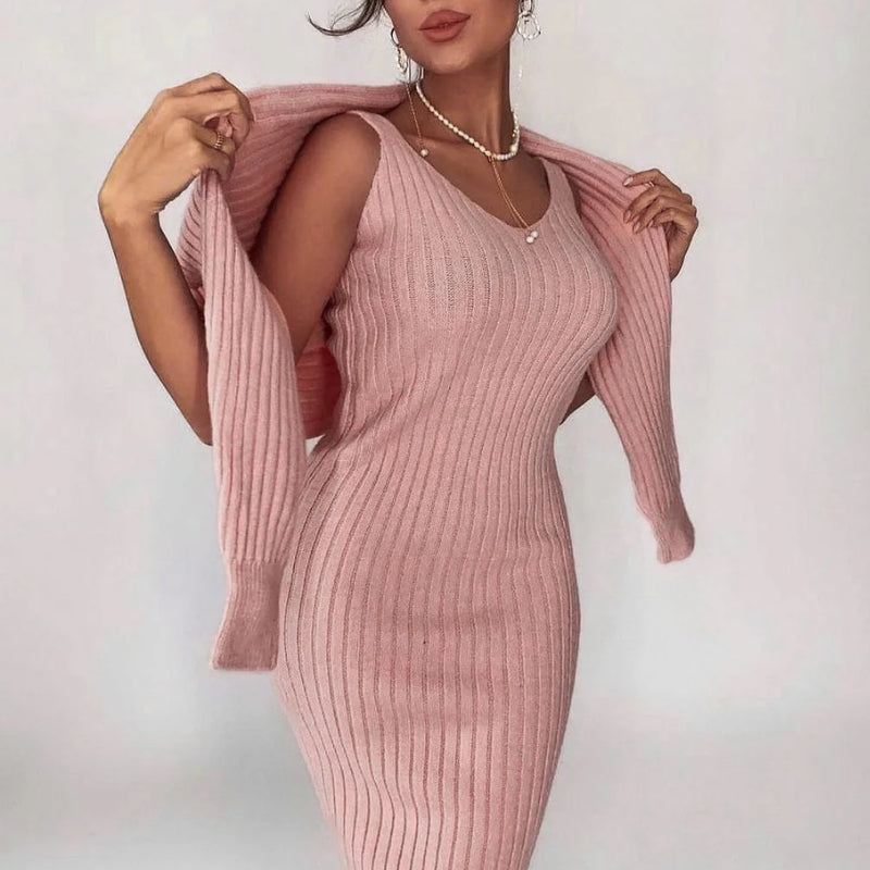 Ärmellosen Kleid und Passendem Pullover